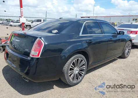2014 Chrysler 300 300S z USA, uszkodzony, nr VIN 2C3CCABG9EH143122